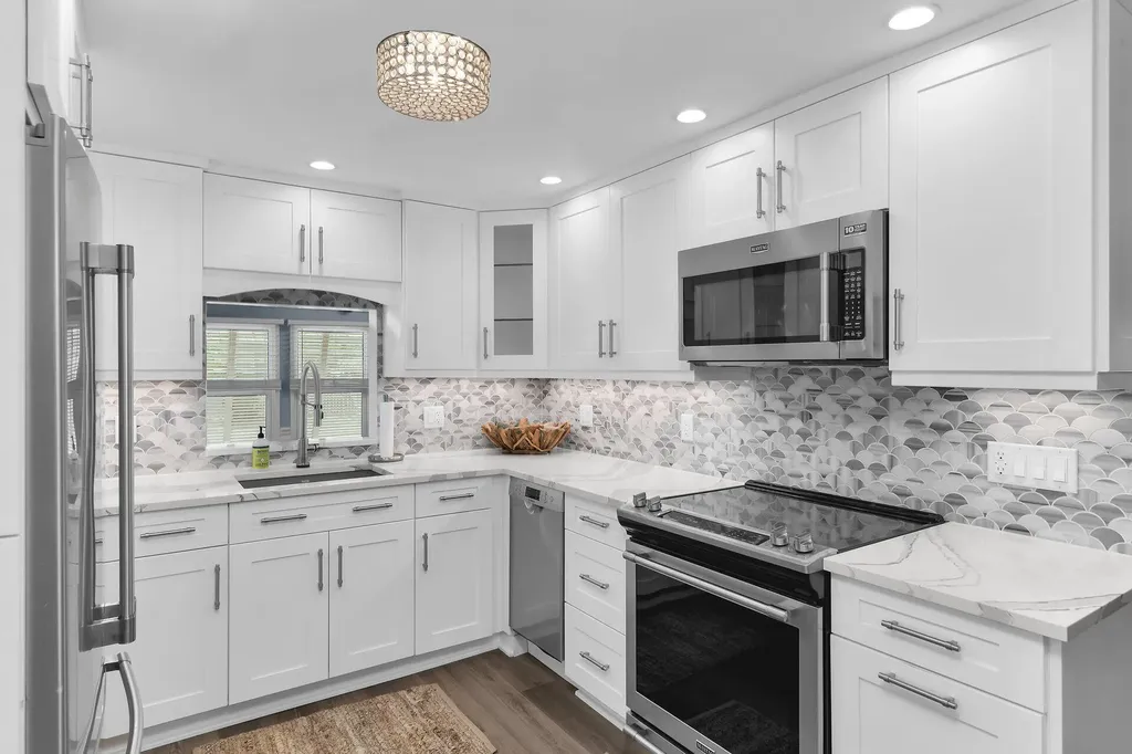 639 Palm Avenue Goodland FL 34140