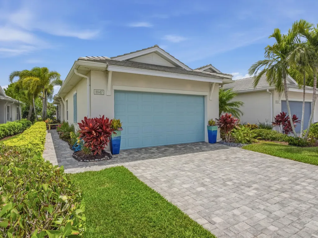 8947 St Lucia Drive Naples FL 34114