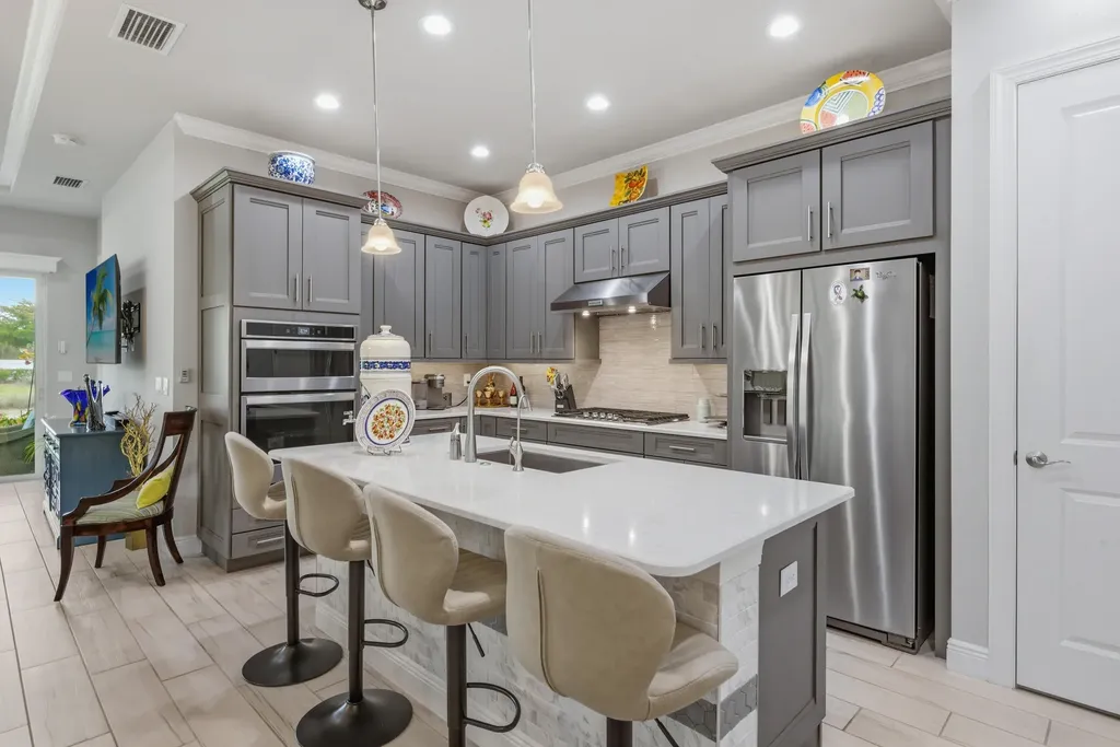 8947 St Lucia Drive Naples FL 34114