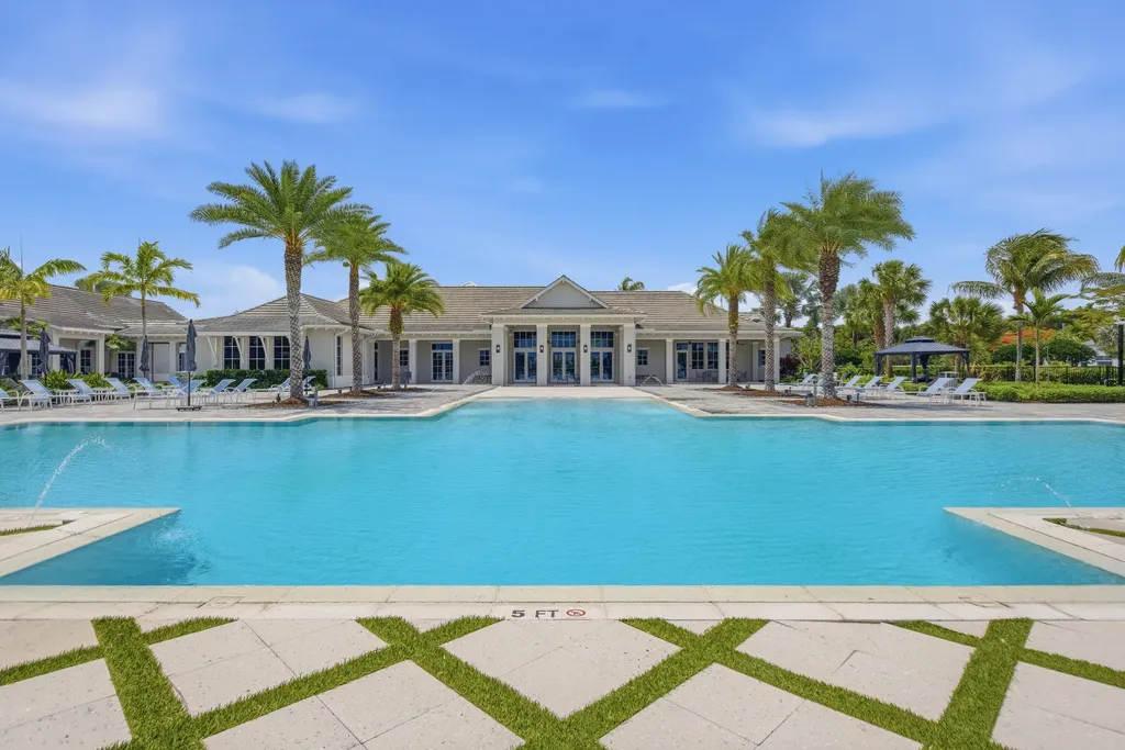 8947 St Lucia Drive Naples FL 34114
