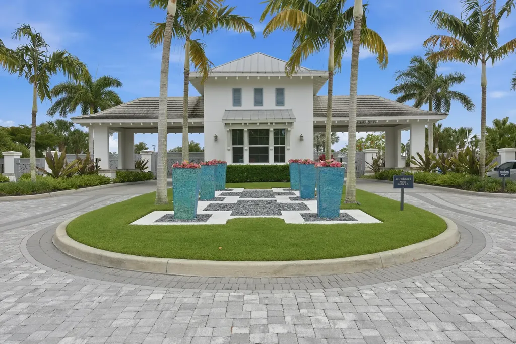 8947 St Lucia Drive Naples FL 34114