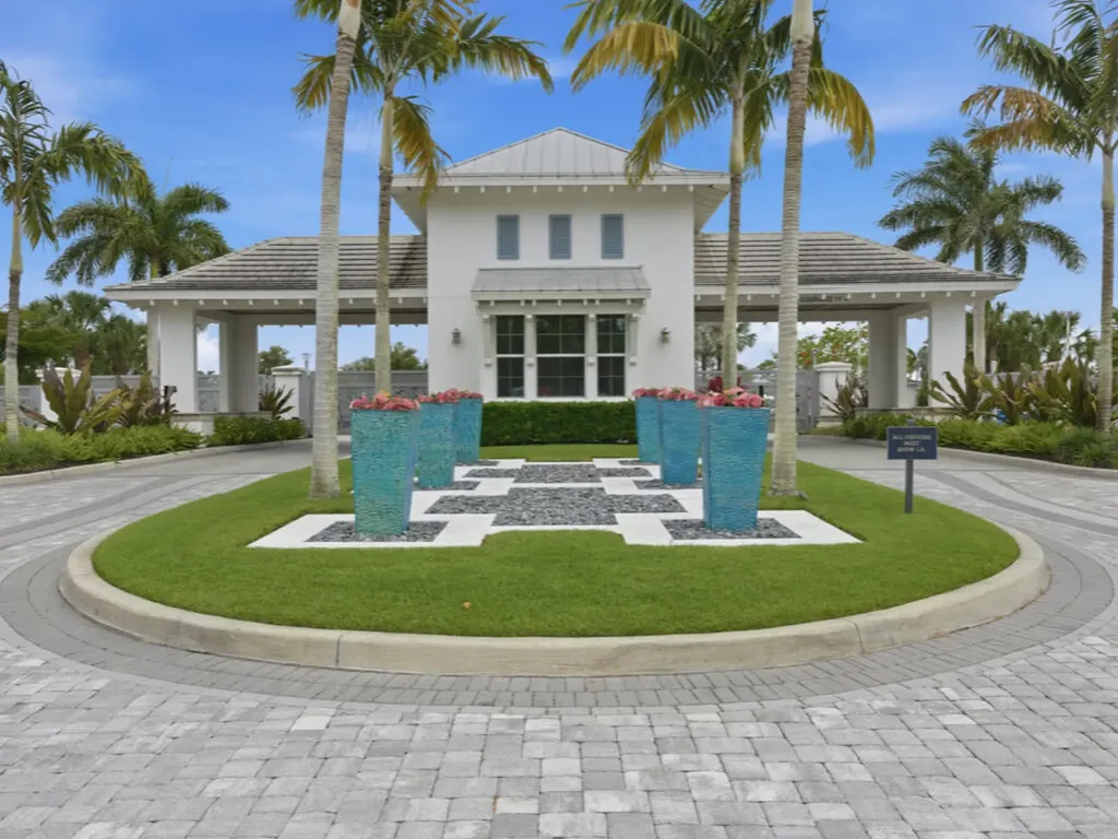 8947 St Lucia Drive Naples FL 34114