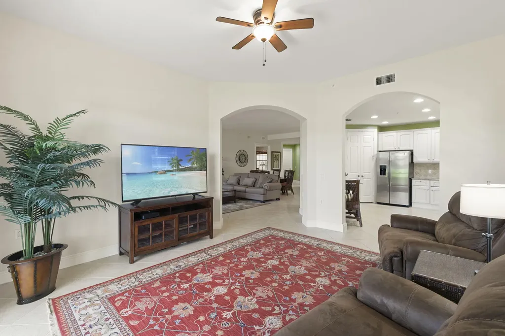 9066 Cascada Way Naples FL 34114