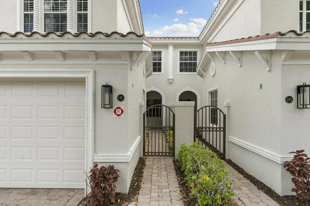 9066 Cascada Way Naples FL 34114