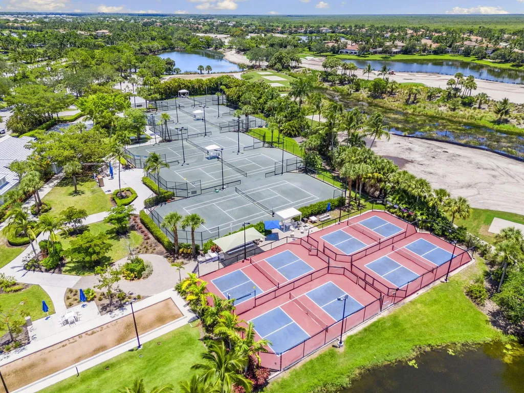 9066 Cascada Way Naples FL 34114