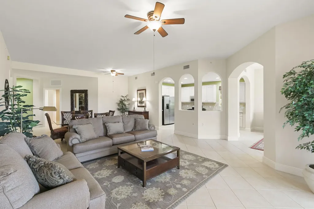 9066 Cascada Way Naples FL 34114