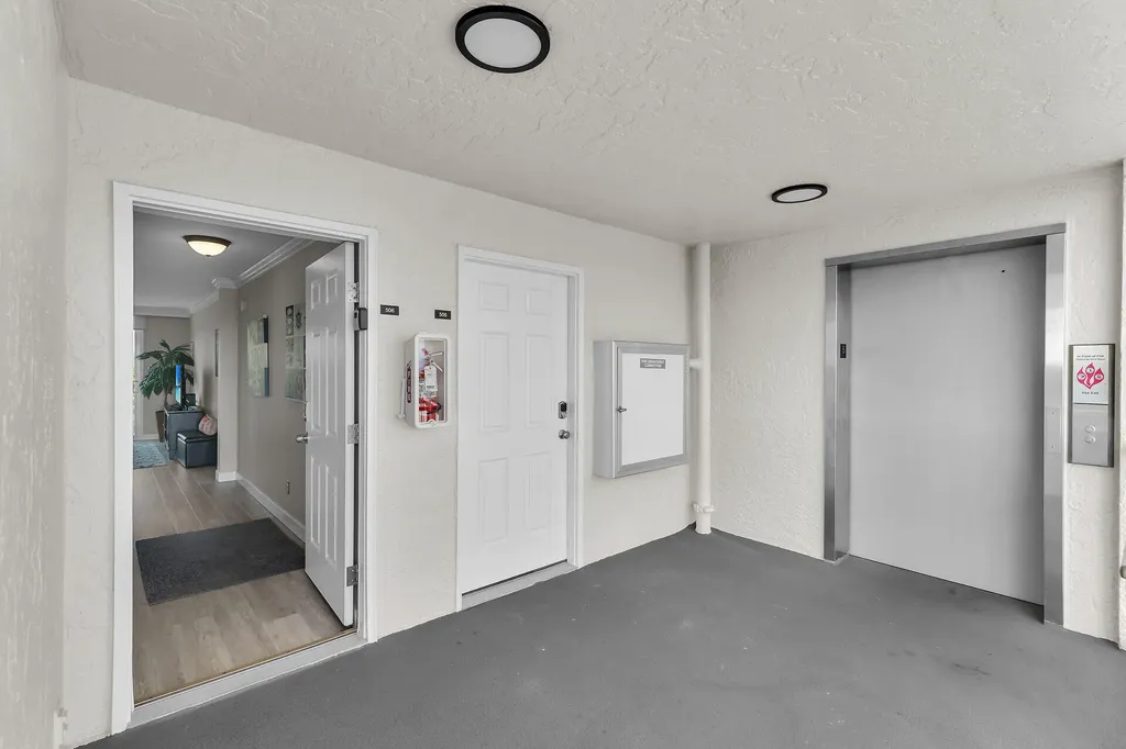 291 S Collier Marco Island FL 34145