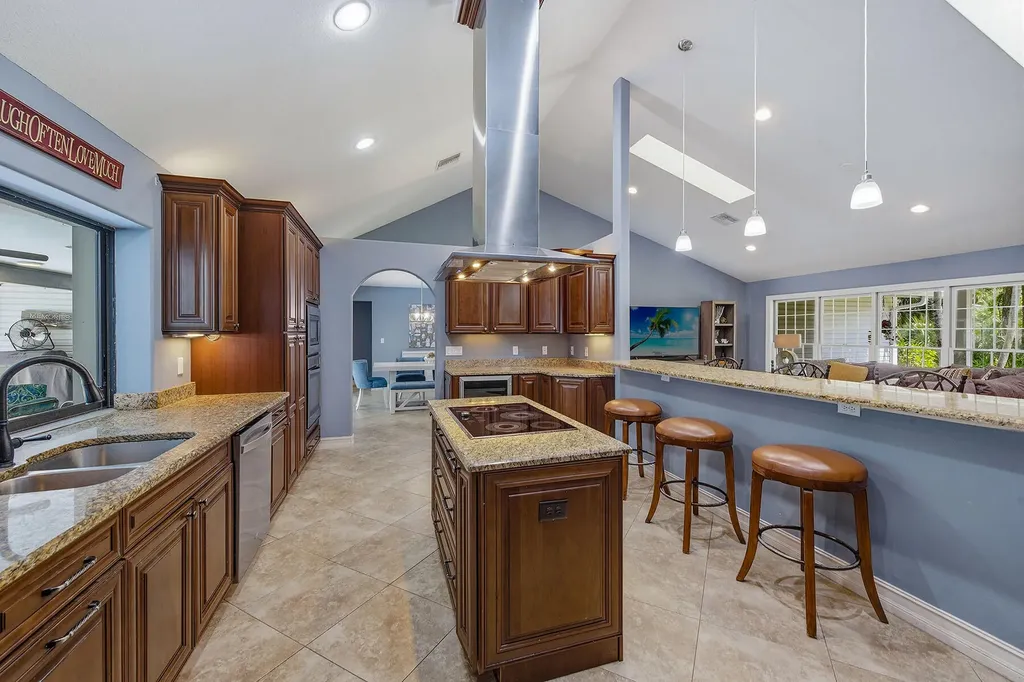 3731 5th Avenue NW Naples FL 34120