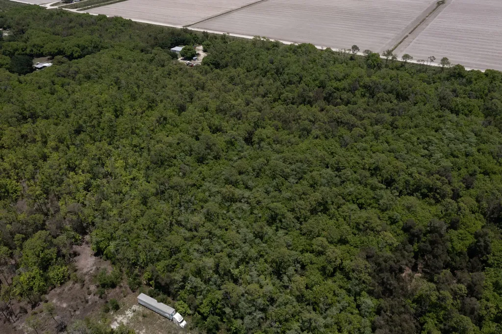 Xxx Lager Lane Naples FL 34114