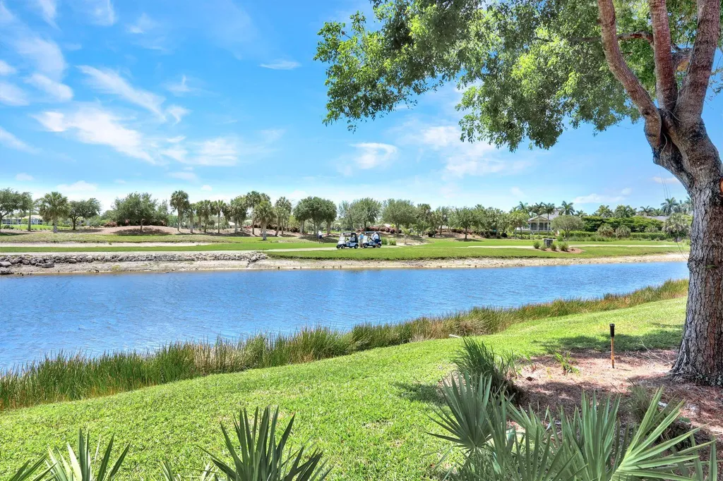 9038 Cascada Way Naples FL 34114