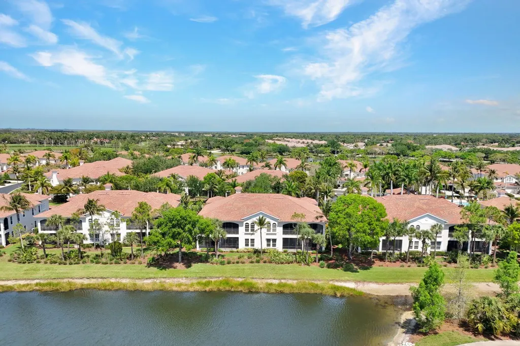 9038 Cascada Way Naples FL 34114