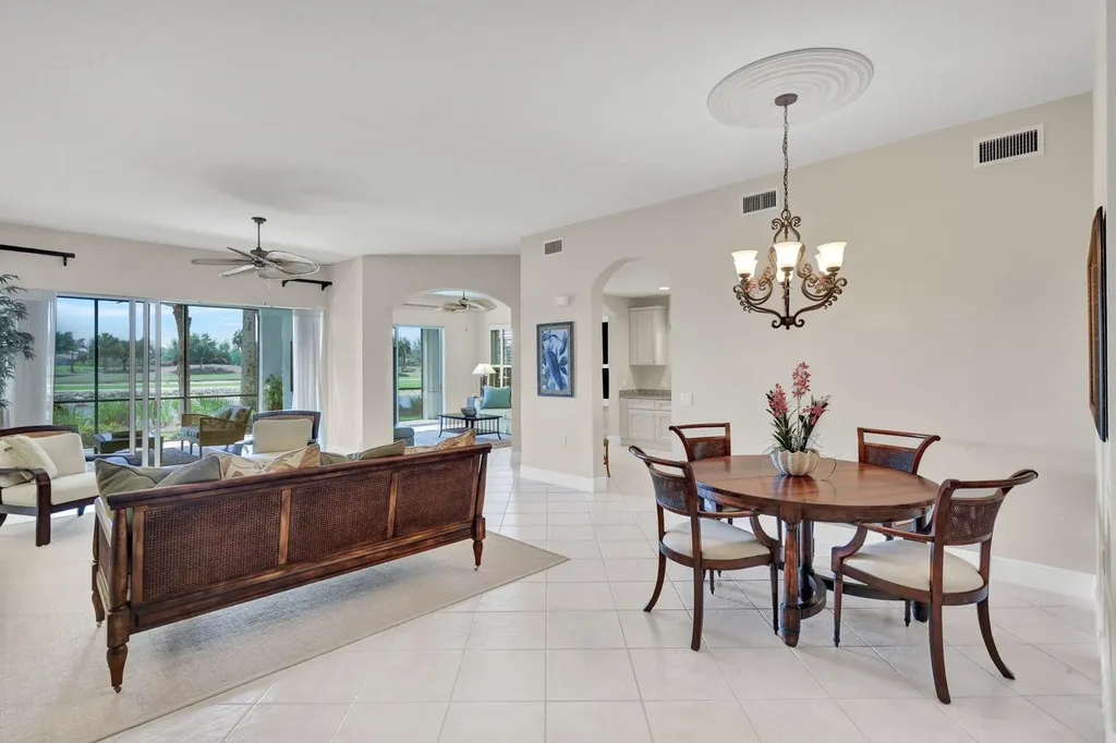 9038 Cascada Way Naples FL 34114