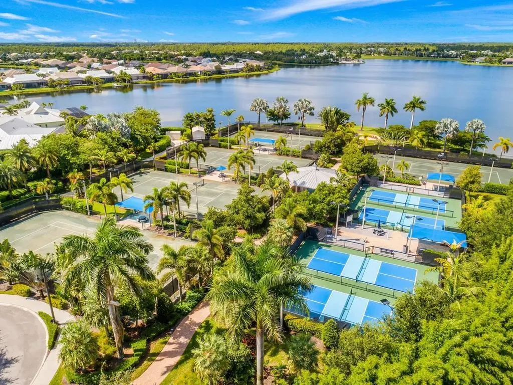 14867 Edgewater Circle Naples FL 34114