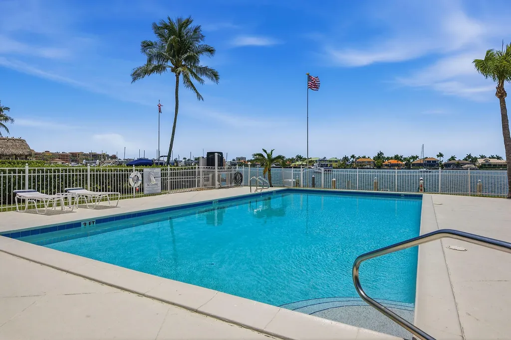 816 W Elkcam Marco Island FL 34145