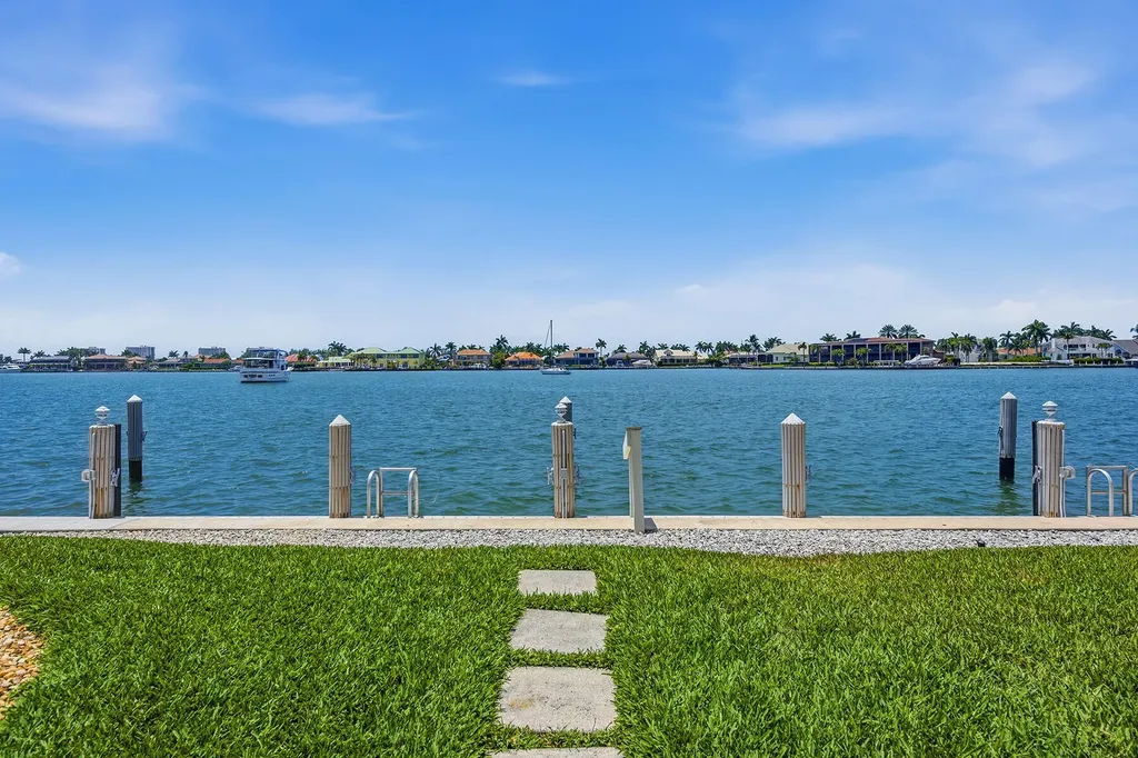 816 W Elkcam Marco Island FL 34145