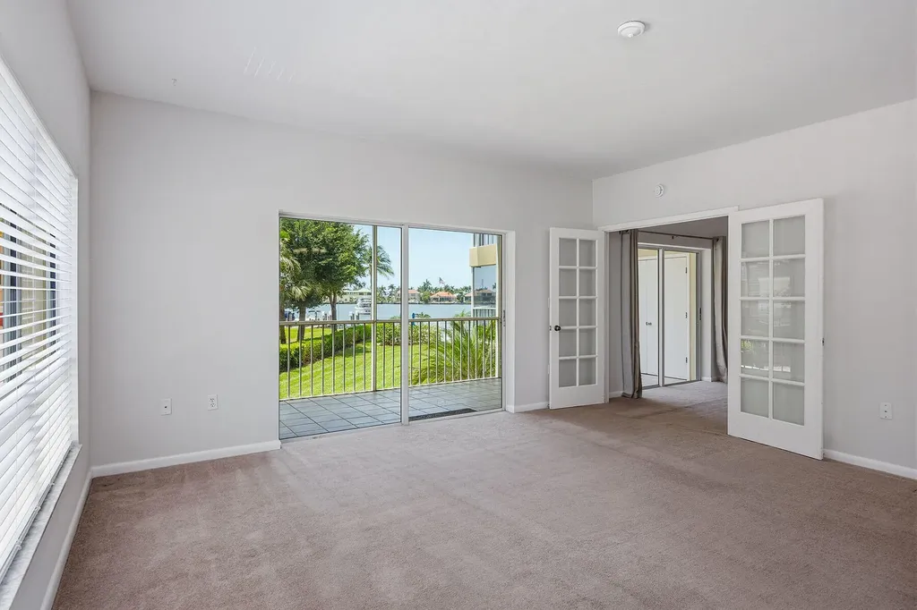 816 W Elkcam Marco Island FL 34145