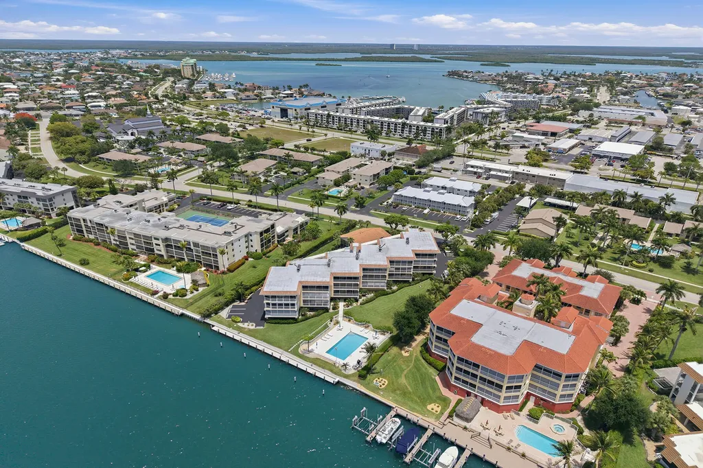 816 W Elkcam Marco Island FL 34145