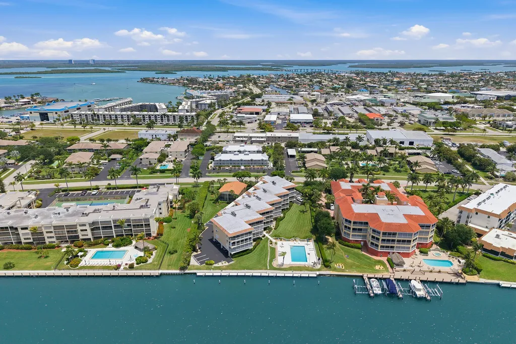 816 W Elkcam Marco Island FL 34145