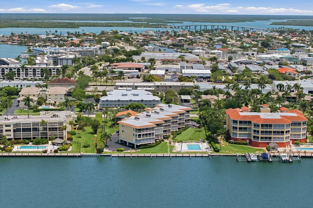 816 W Elkcam Marco Island FL 34145