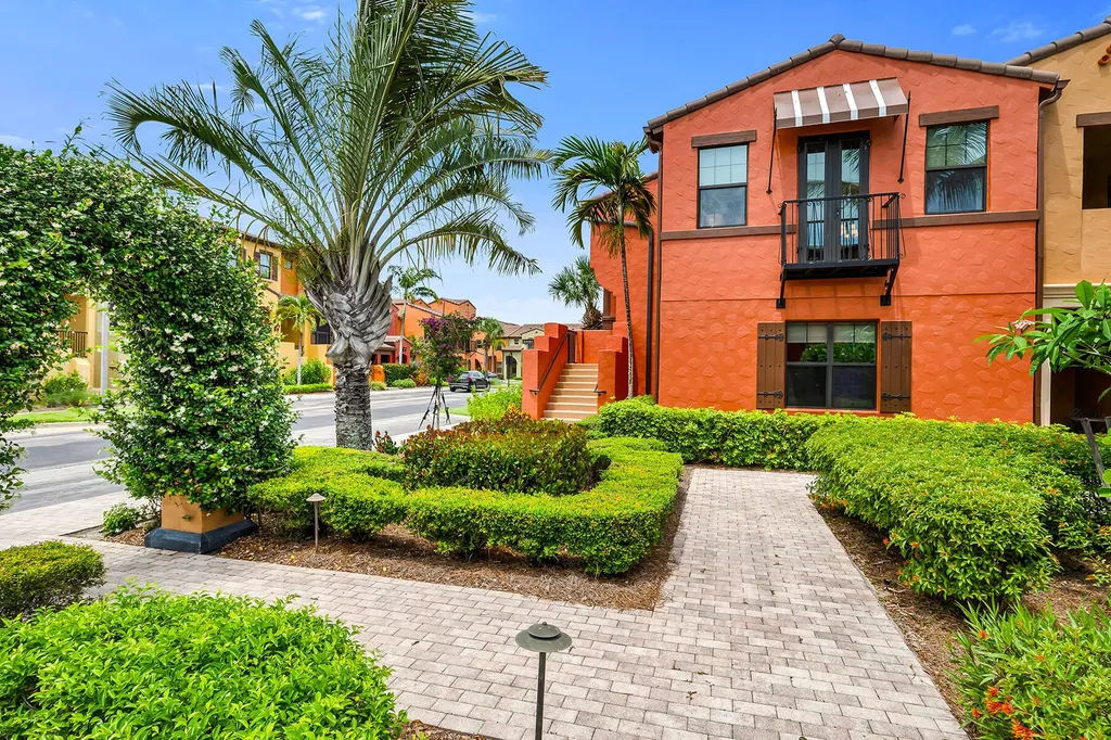 9066 Albion Lane N Naples FL 34113