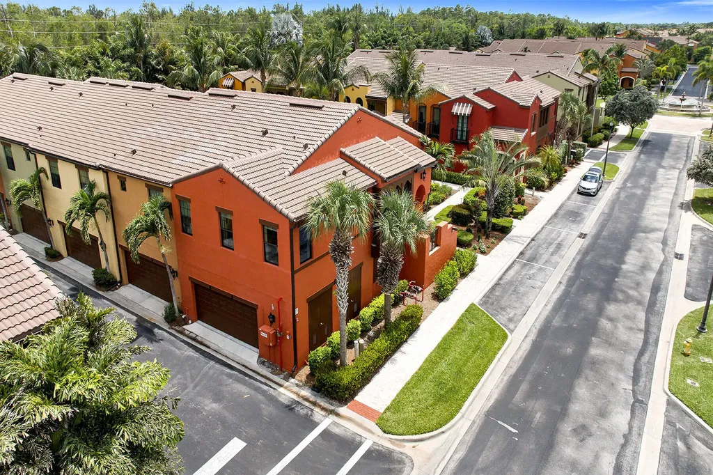 9066 Albion Lane N Naples FL 34113