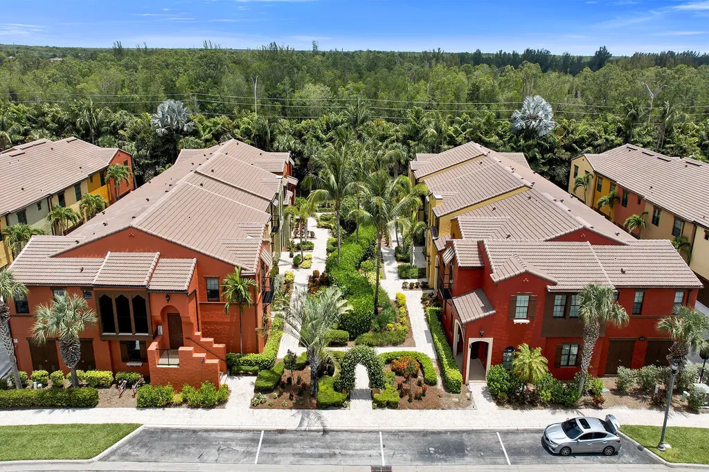 9066 Albion Lane N Naples FL 34113