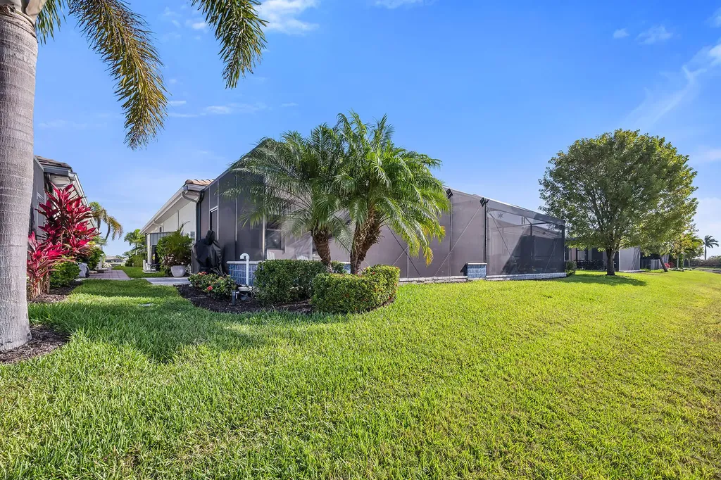 14815 Edgewater Circle Naples FL 34114