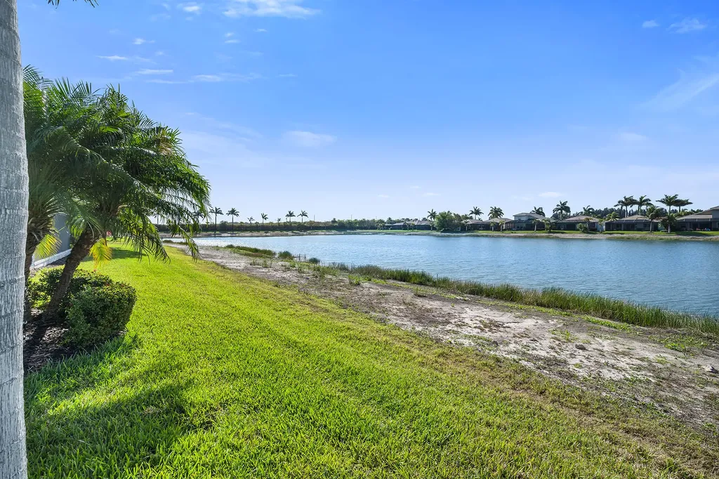14815 Edgewater Circle Naples FL 34114