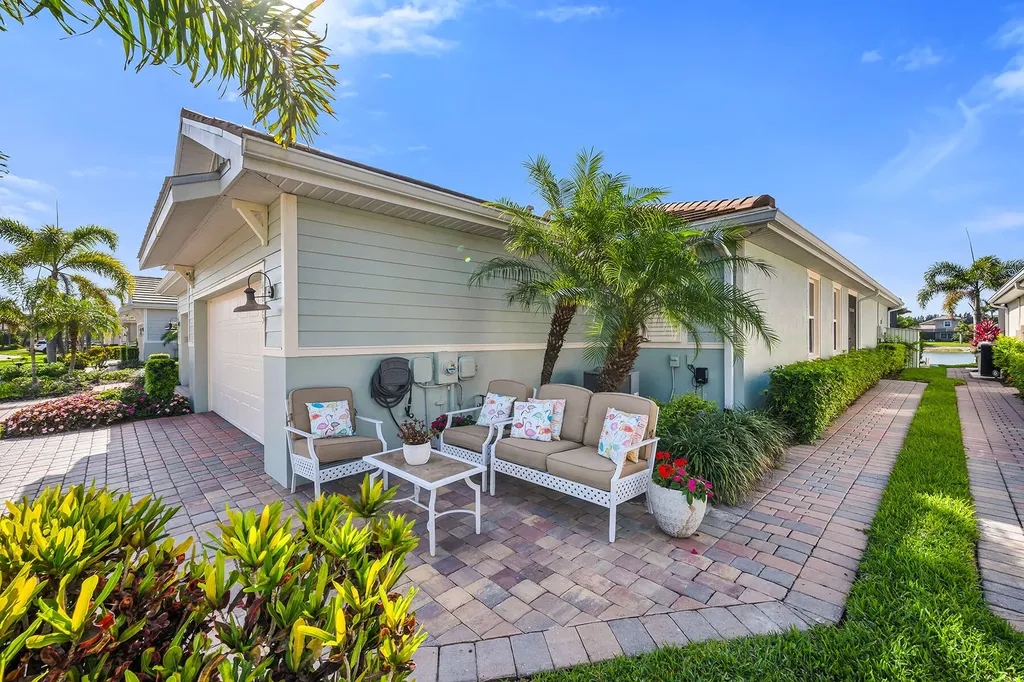 14815 Edgewater Circle Naples FL 34114
