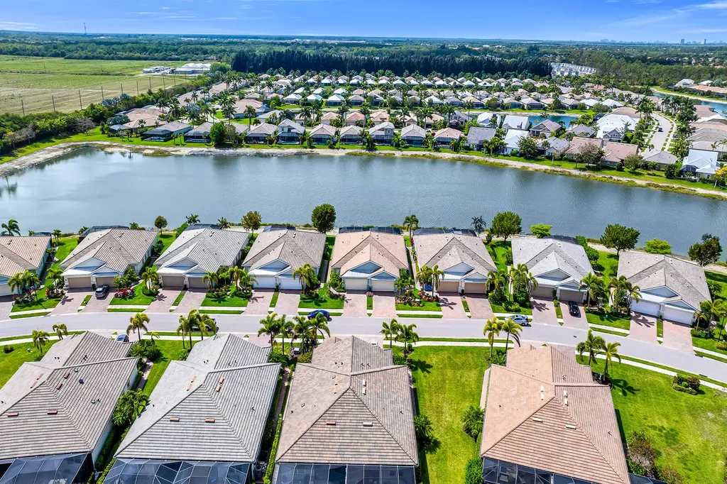 14815 Edgewater Circle Naples FL 34114