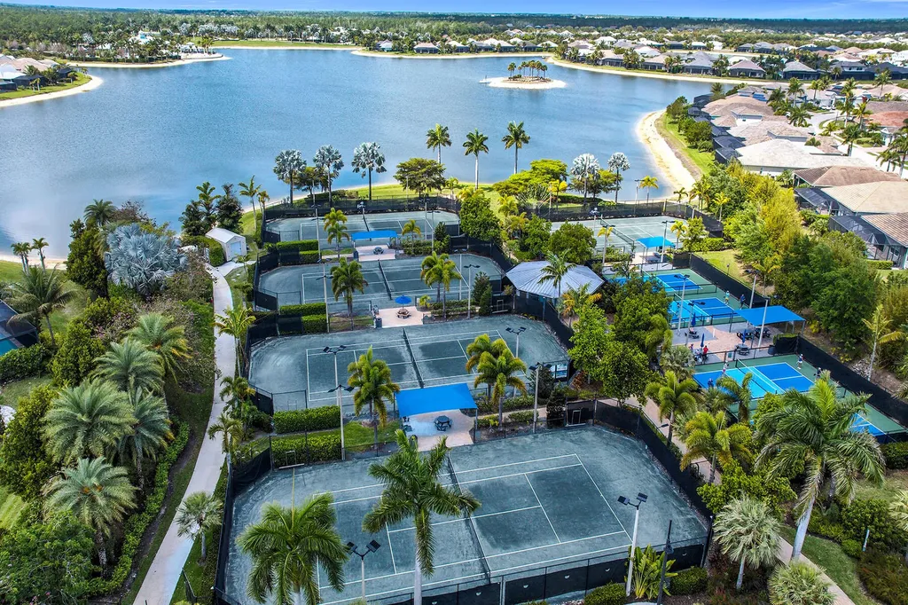 14815 Edgewater Circle Naples FL 34114