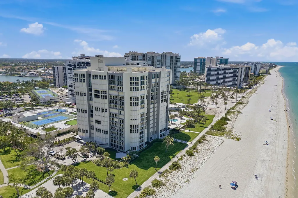 4051 Gulf Shore Boulevard N Naples FL 34103