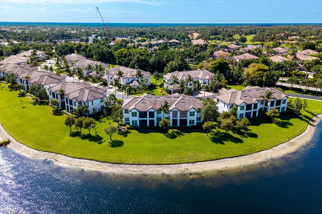 8065 SW Players Cove Naples FL 34113