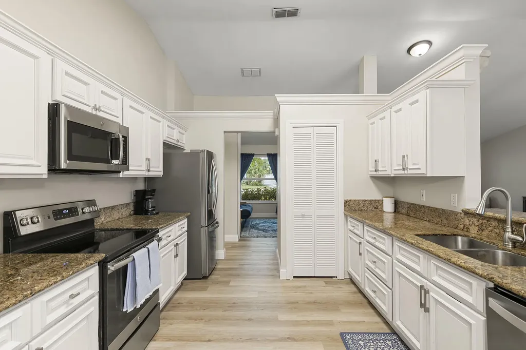 159 Plantation Circle Naples FL 34104