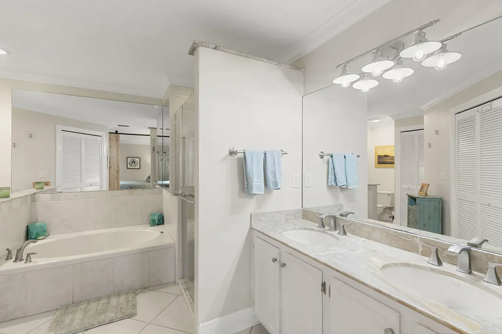 159 Plantation Circle Naples FL 34104