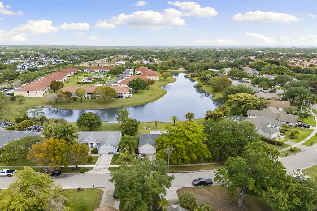 159 Plantation Circle Naples FL 34104