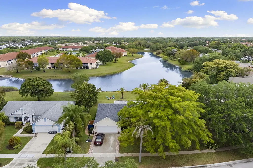 159 Plantation Circle Naples FL 34104