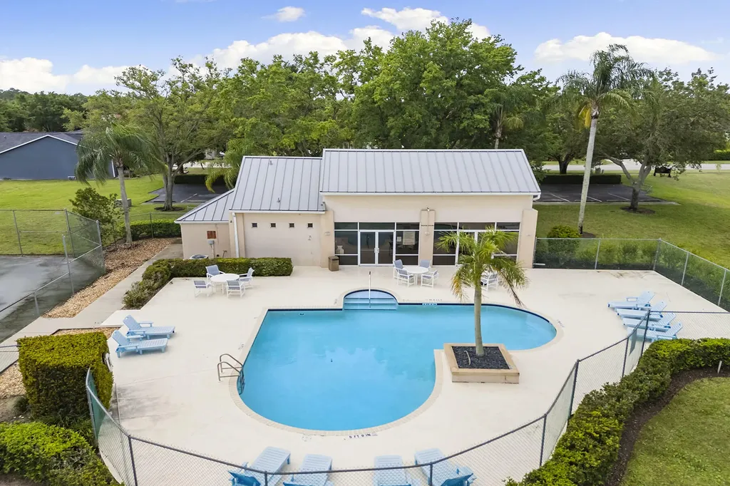 159 Plantation Circle Naples FL 34104