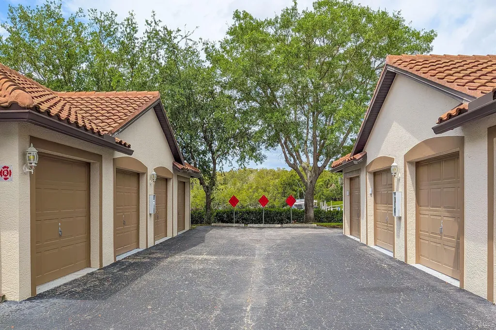 266 Newport Drive Naples FL 34114