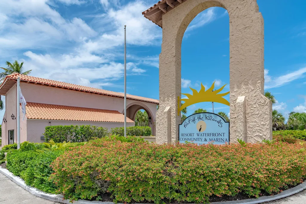 266 Newport Drive Naples FL 34114