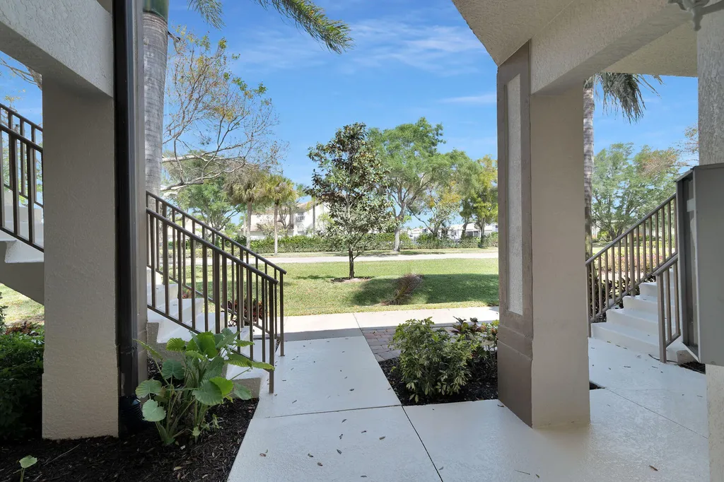 266 Newport Drive Naples FL 34114