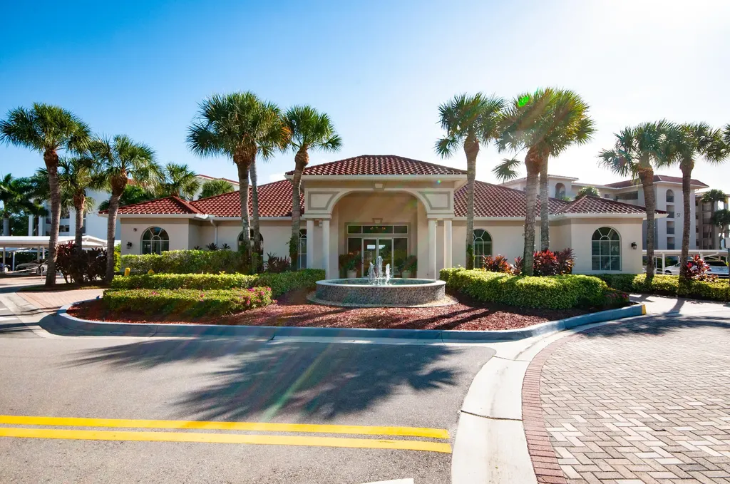 49 High Point Circle S Naples FL 34103