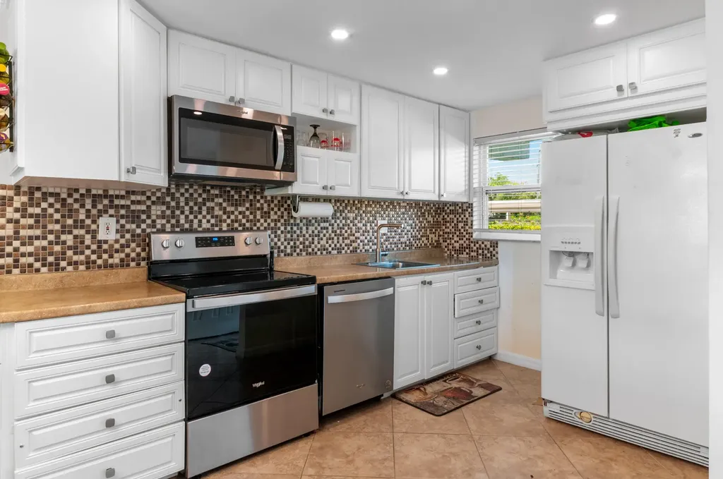 49 High Point Circle S Naples FL 34103