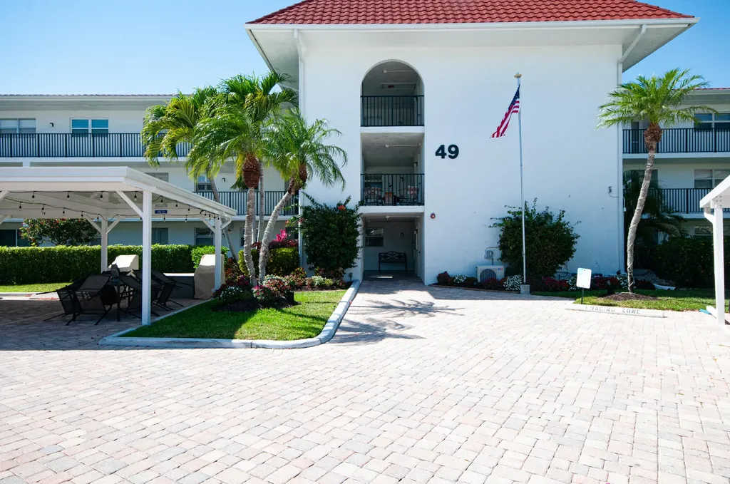 49 High Point Circle S Naples FL 34103