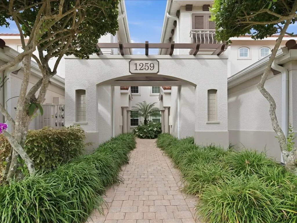 1259 Rialto Way Naples FL 34114