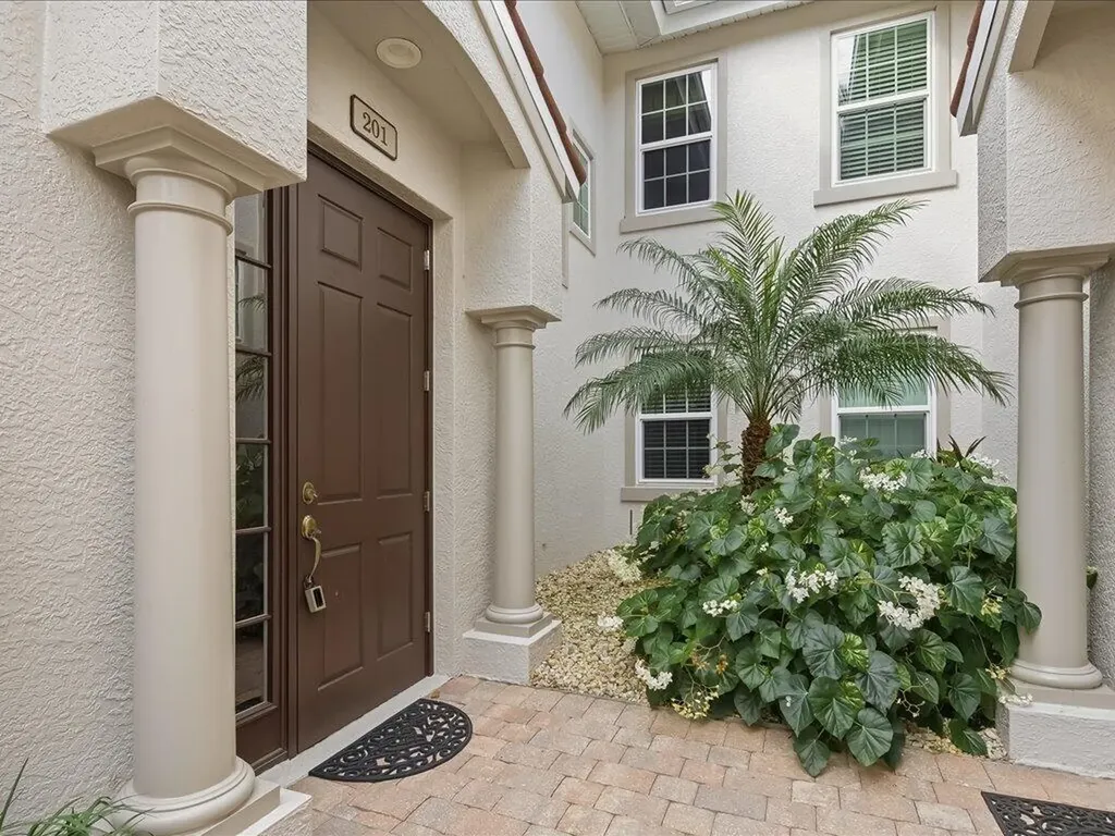 1259 Rialto Way Naples FL 34114