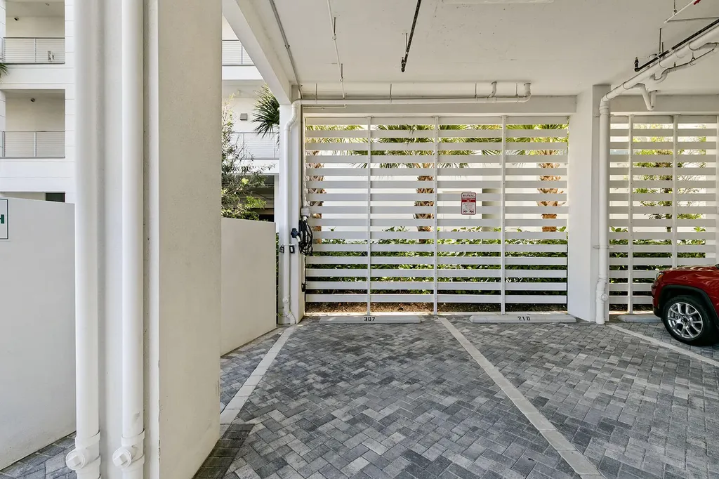 101 8th Street S Naples FL 34102