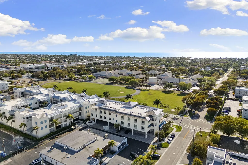 101 8th Street S Naples FL 34102