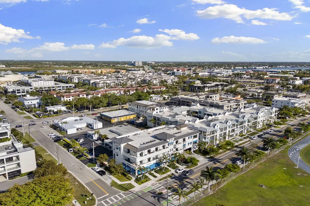 101 8th Street S Naples FL 34102