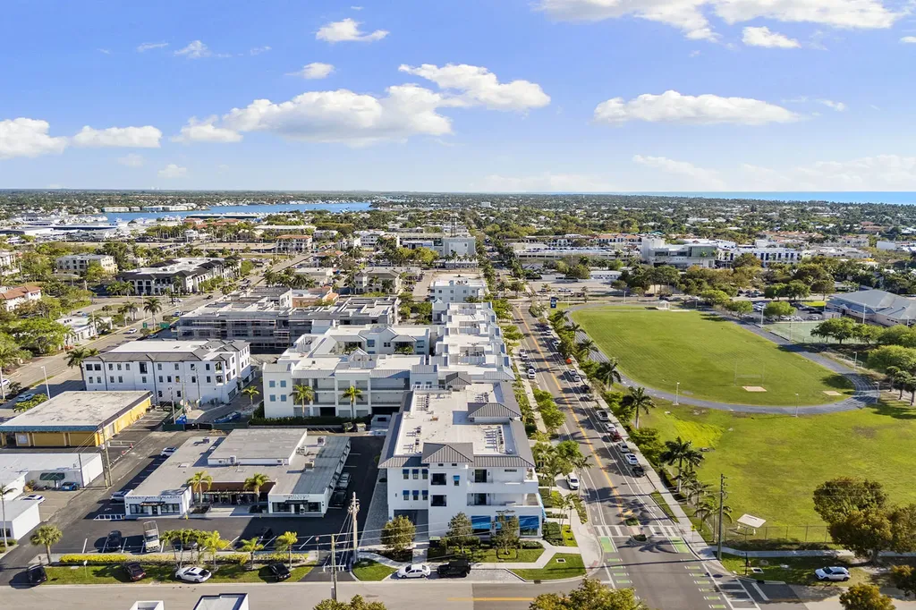 101 8th Street S Naples FL 34102